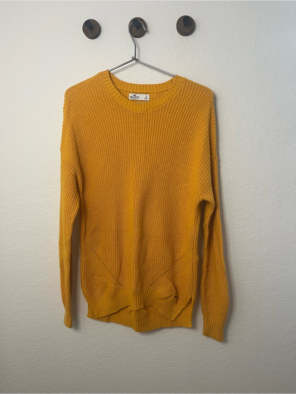 Hollister Women’s Butter Yellow Crewneck Sweater